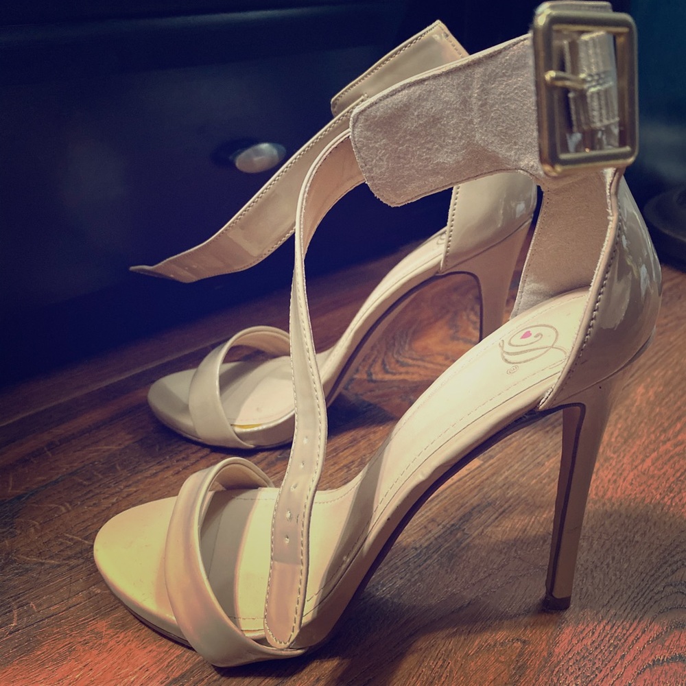 SOLD Nude heels